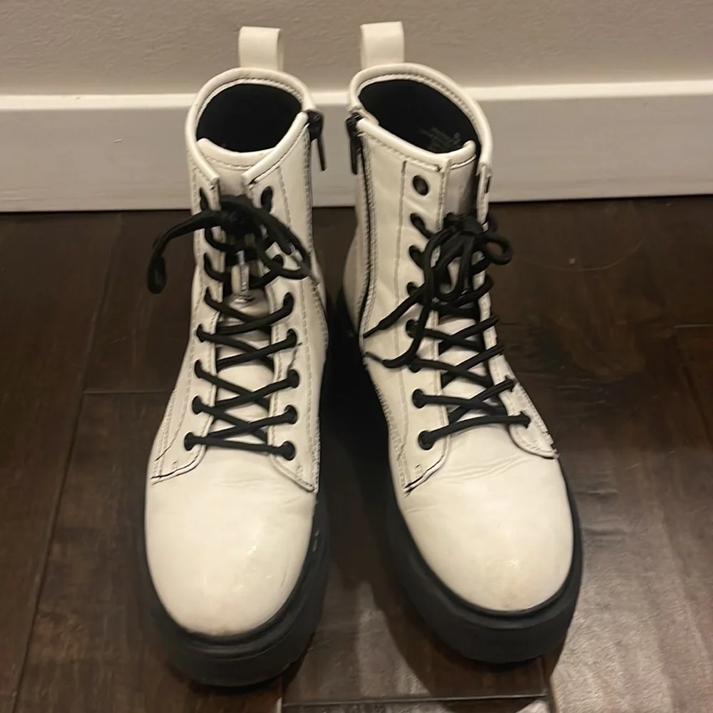 Girl’s A New Day boots